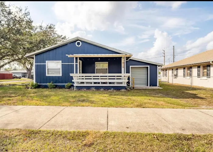 3-Bed Bungalow Walk To Historic Downtown Sanford