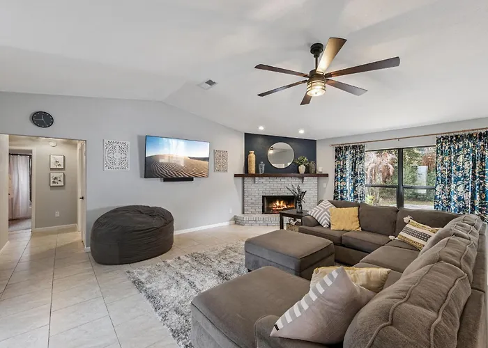 Quiet 3 Bed 2 Bath Retreat